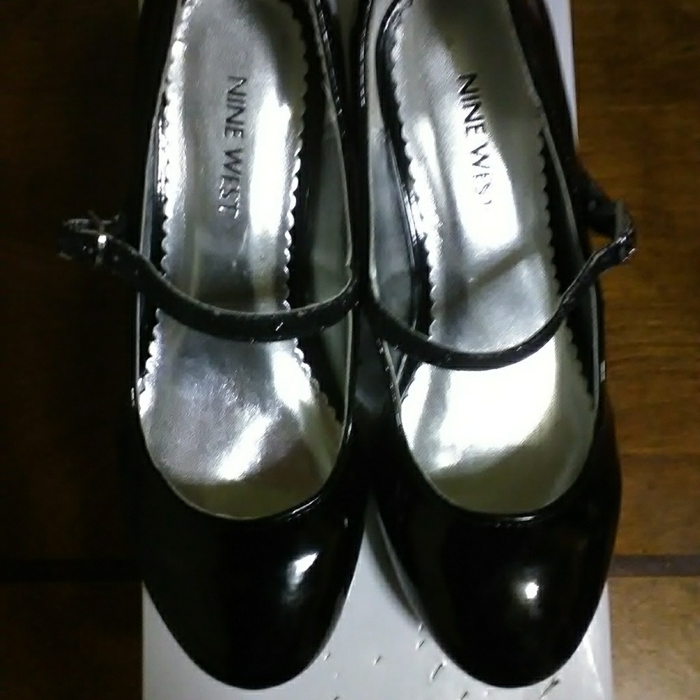 Girls shoes